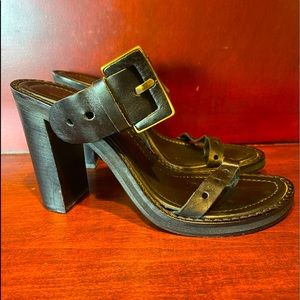 Classic Donald J Pliner 4” black genuine leather sandals.